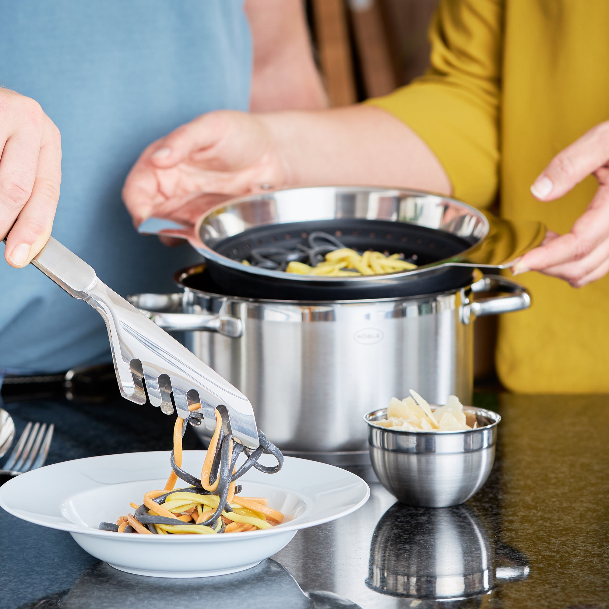 Rösle Foldable Colander black 24 cm|9.5 in. 12164