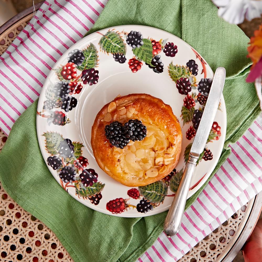 Emma Bridgewater Fruits Blackberry 8 1/2 Inch Plate