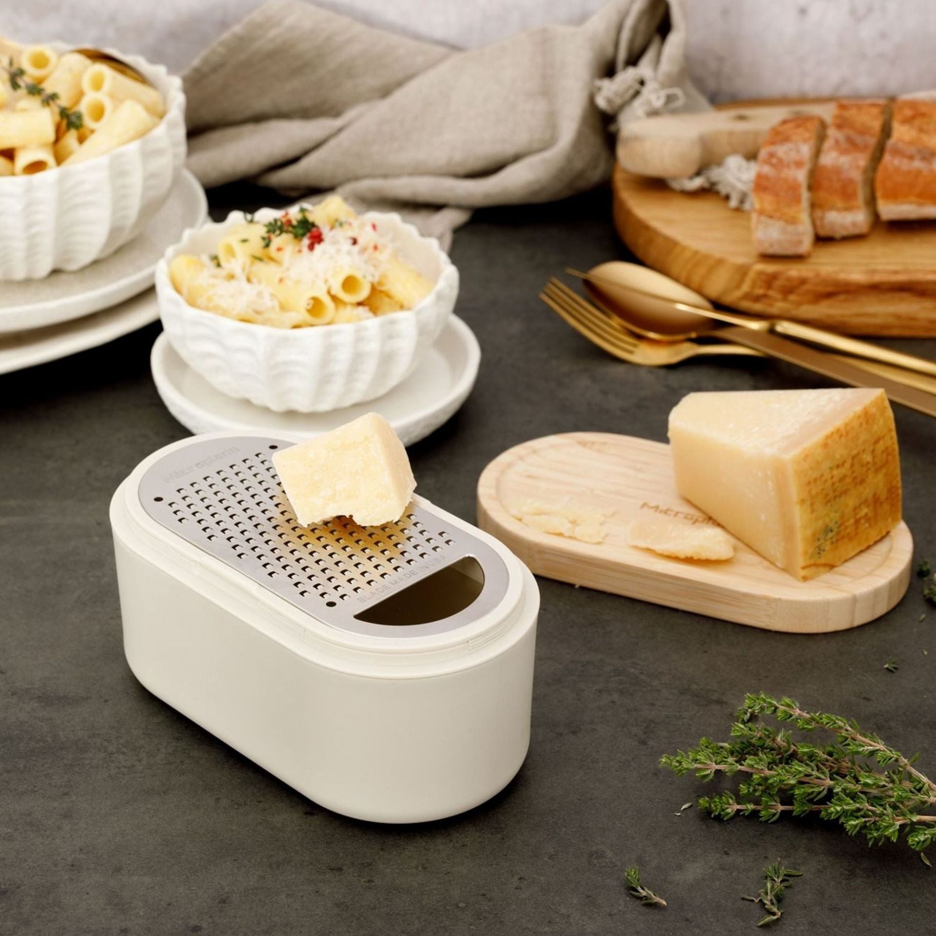 Microplane New Hand Grater with Container Cashmere & Bamboo