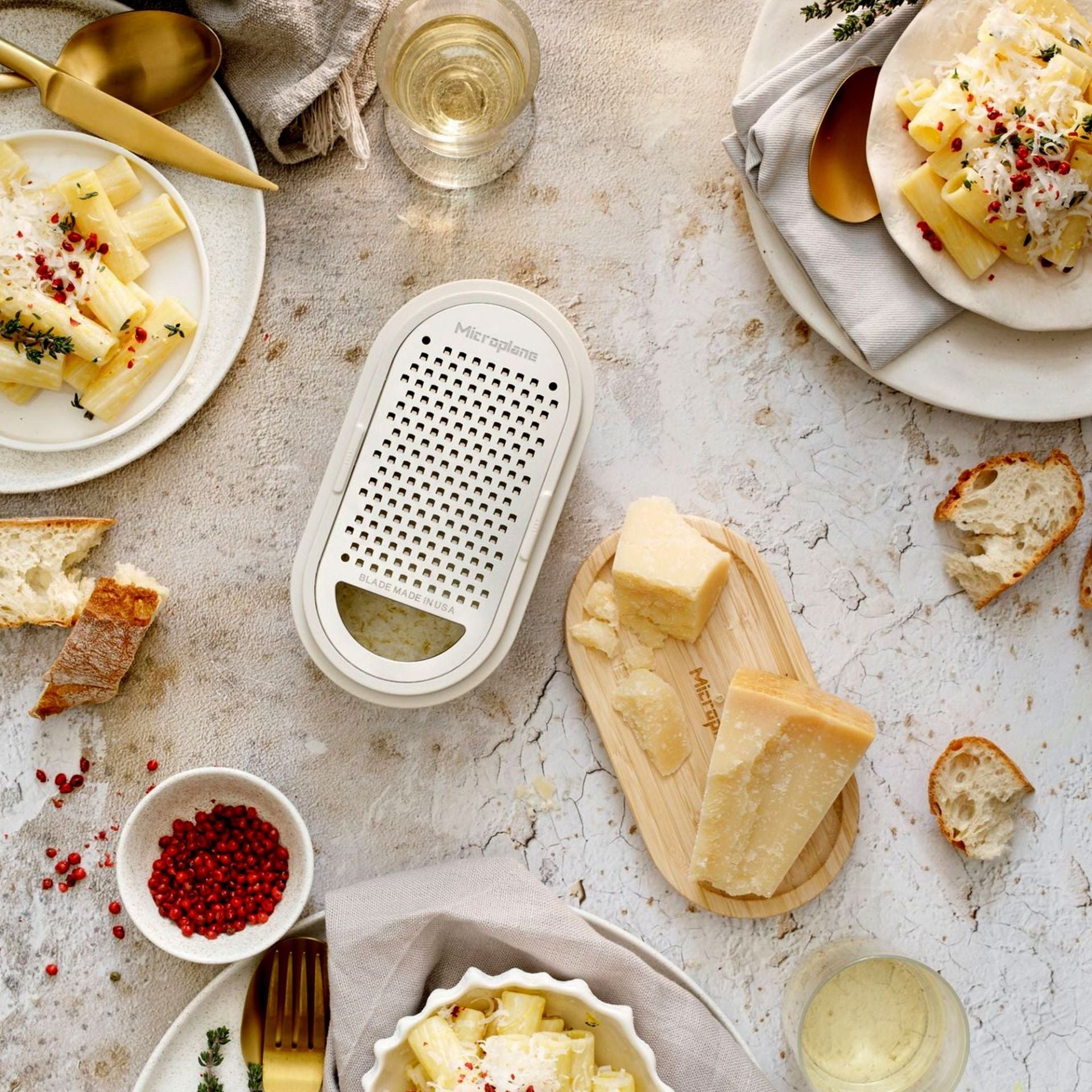 Microplane New Hand Grater with Container Cashmere & Bamboo