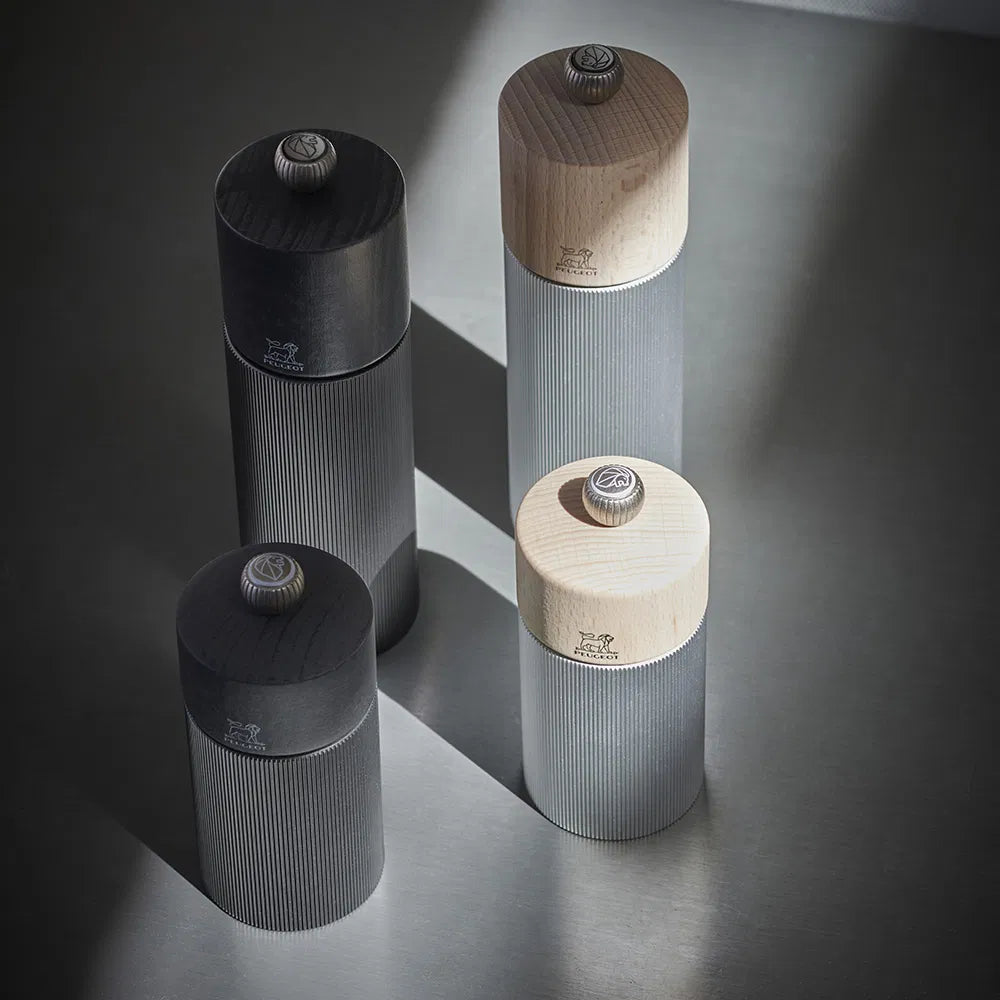 Peugeot Manual Pepper Mill Carbon Finish 18 cm