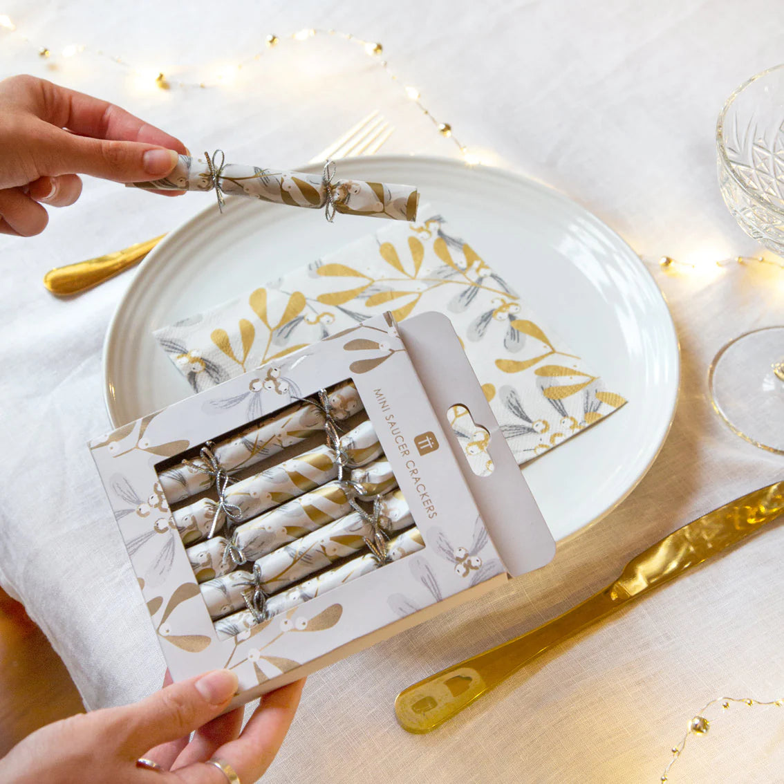 Talking Tables Botanical Mistletoe Christmas Saucer Crackers