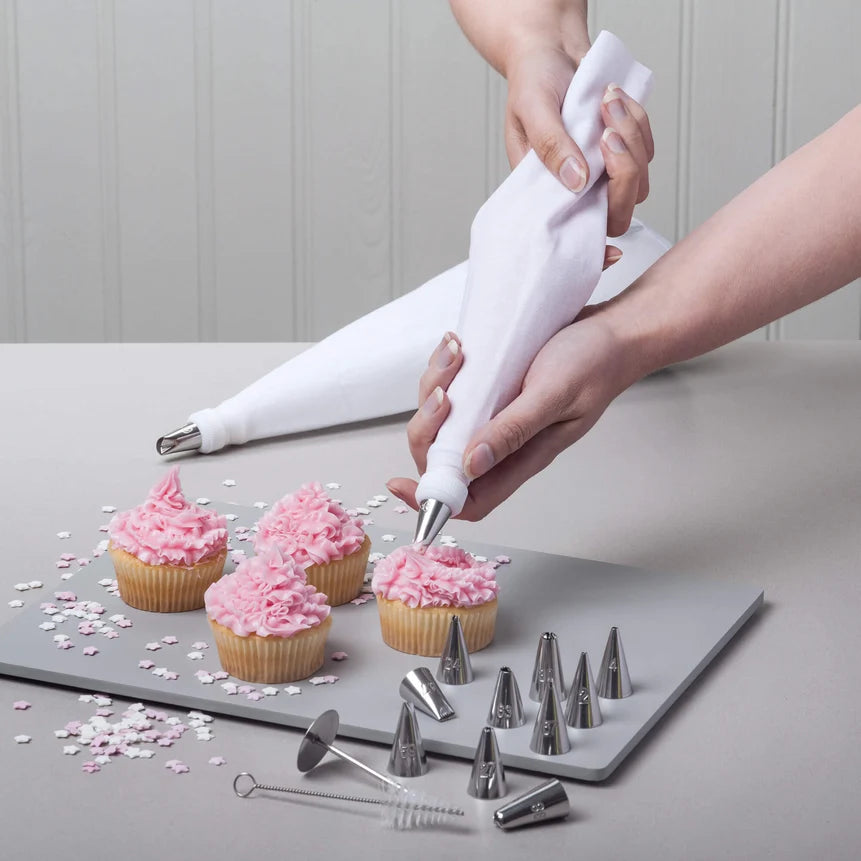 Icing Set with Bag, 12 Nozzles & Cleaning Brush BY KILO
