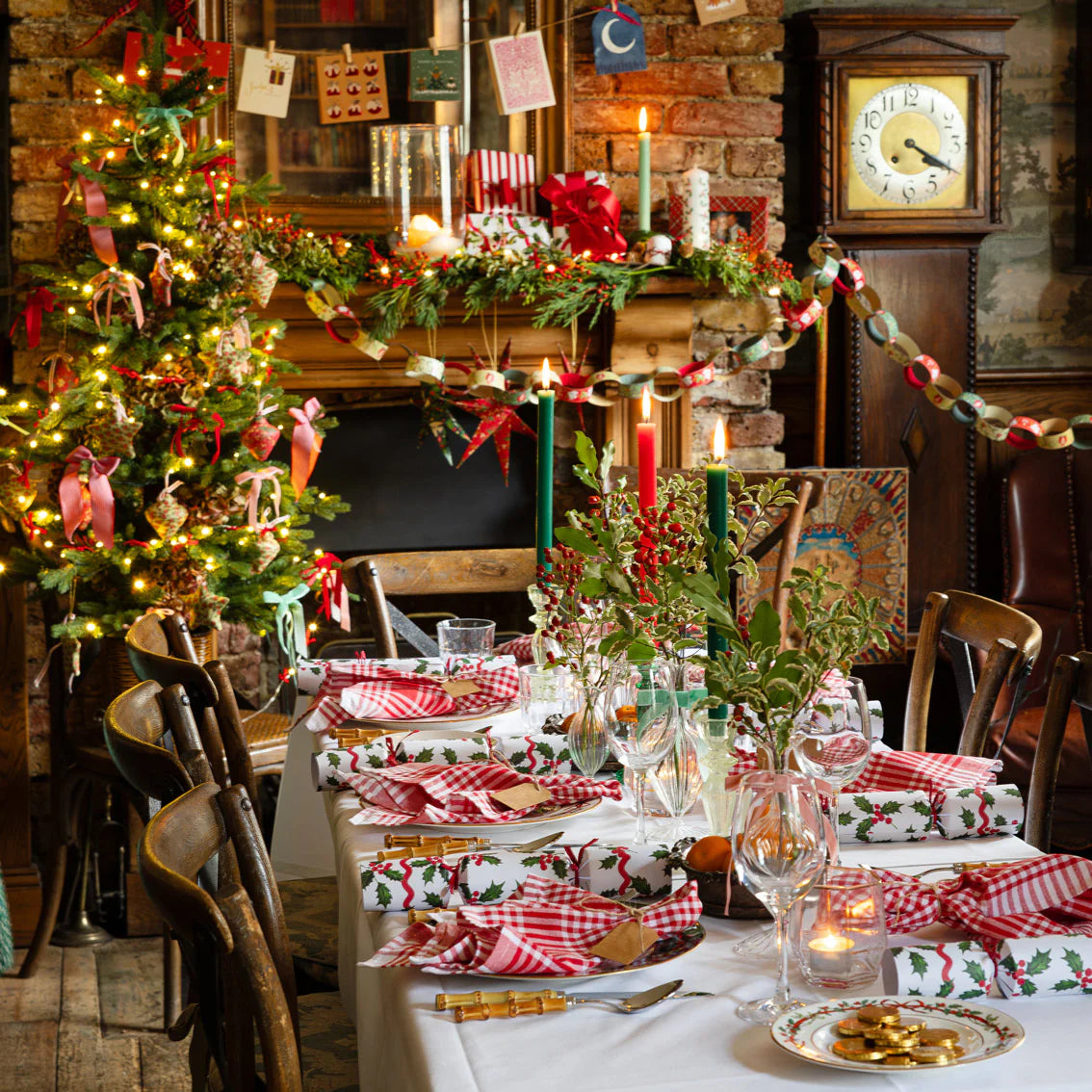 Talking Tables Holly White Christmas Crackers - 6 Pack