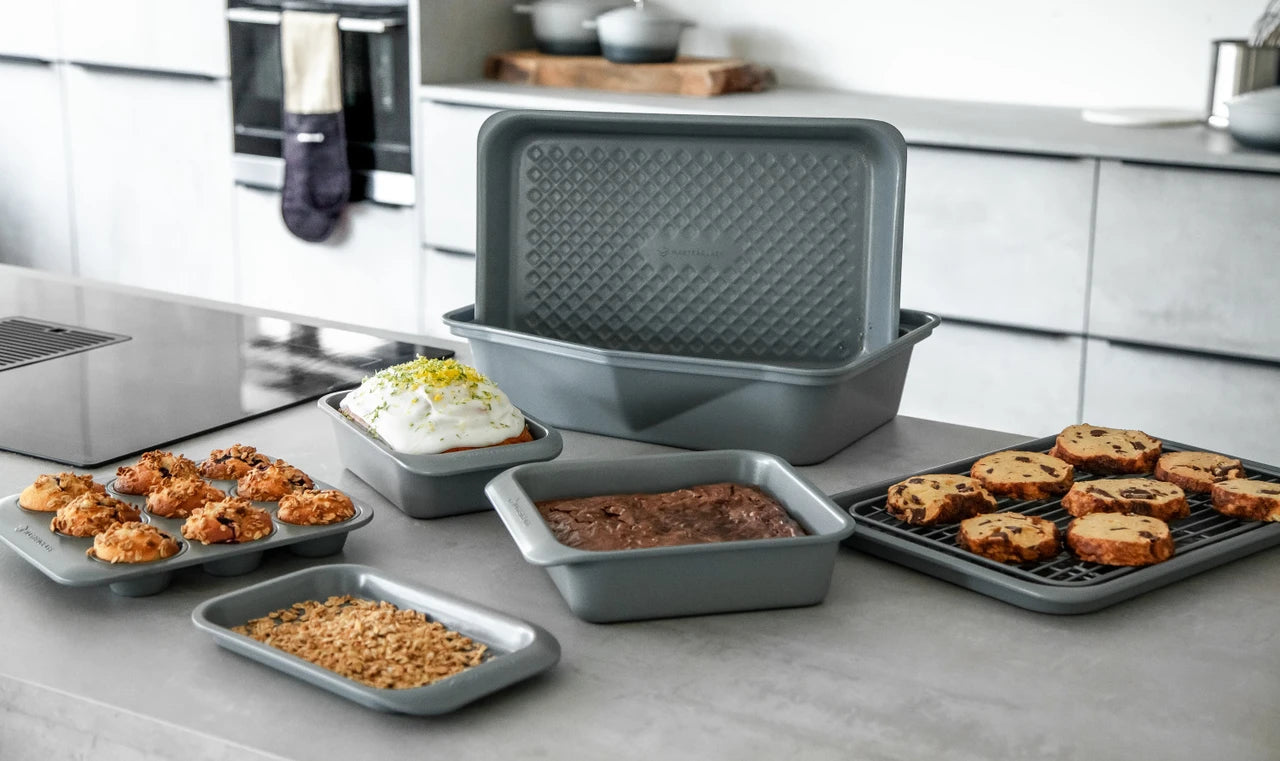 MasterClass Smart Ceramic 2lb Loaf Tin with Robust Non-Stick Coating, Carbon Steel, Grey, 23 x 15cm