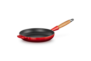 Le Creuset - Cast Iron Frying Pan with Wooden Handle, 26 CM / 2L - Cerise