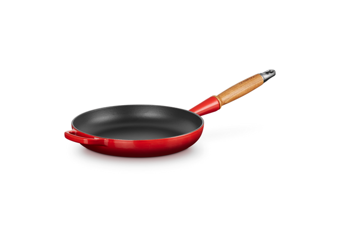 Le Creuset - Cast Iron Frying Pan with Wooden Handle, 26 CM / 2L - Cerise